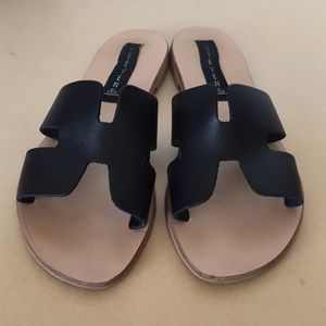 Steven by Madden Greece Black Leather Sandals. 6.5